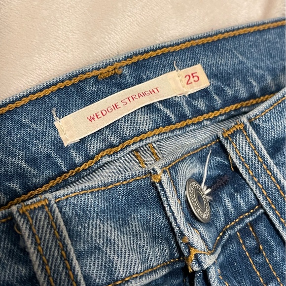 Levi’s Wedgie Straight 25 Medium Wash Denim Jeans - Picture 6 of 8